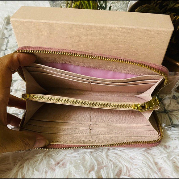 Authentic Miu Miu wallet - Picture 8 of 10